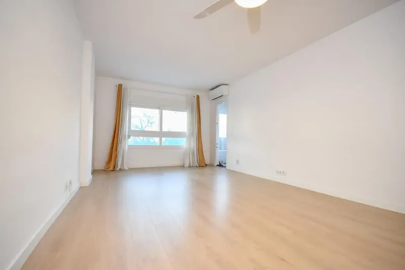 Discover this spacious and bright first floor apartment of 103 m2 in the quiet and sought-after area of Son Dameto, surrounded by all services — photo 10