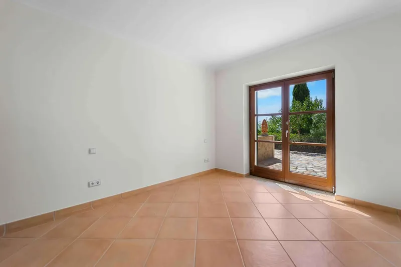15,326 m² finca with 8 rooms, pool and sea view for sale — photo 4