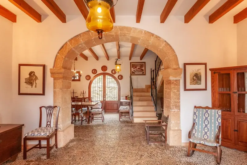 This large estate of about 498 hectares of land is located among green hills in the northeast of Mallorca, in the coastal area of the municipality — photo 6