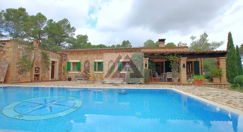 Luxury villa for sale in Manacor — photo 1