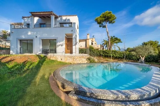Brand new villa with garden and swimming pool for sale in Port Adriano, Mallorca — photo 1