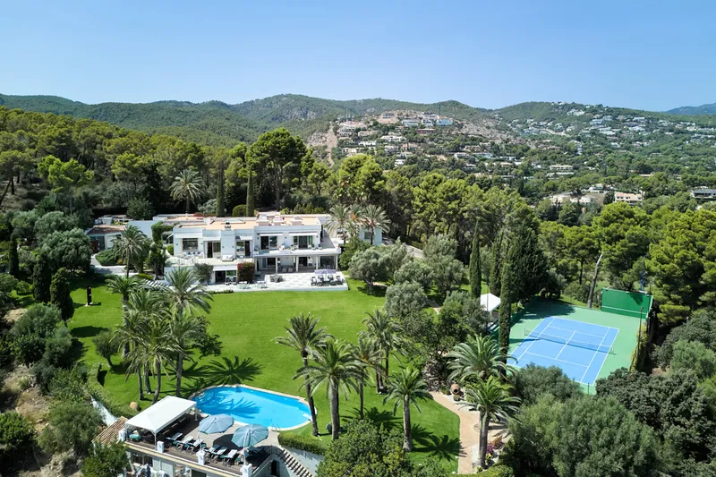 Impressive property with sea and city views and private tennis court - Marcel Remus Real Estate — photo 4