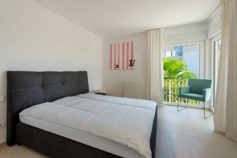 Modern villa with separate guest area in a quiet location — photo 10