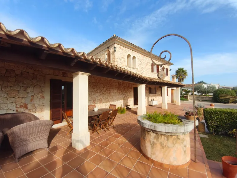 Imposing rustic chalet 360m2 in Inca — photo 1