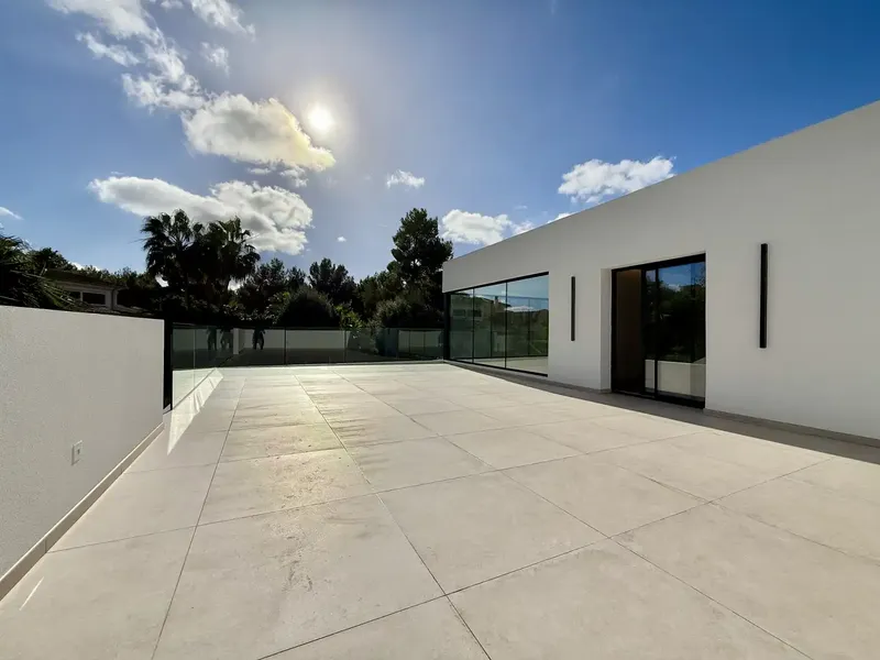In one of the most coveted residential areas of southwest Mallorca, this exceptional property presents itself as an elegant retreat — photo 8