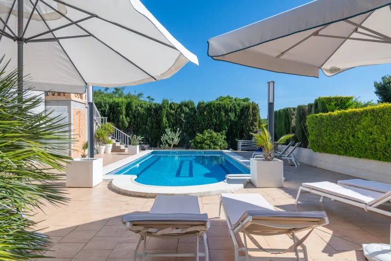 Exclusive villa with guest area, large saltwater pool and solar system — photo 9