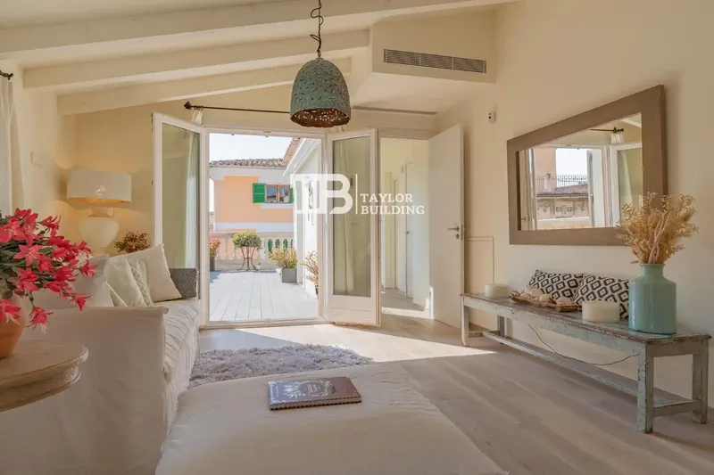 Taylor Building Real Estate presents an extraordinary property combining the historic essence of Palma de Mallorca's old town — photo 3