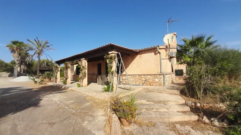 Charming ground-floor finca with pool. Heating and plot near Es Llombards - Santanyi-F 95 — photo 2