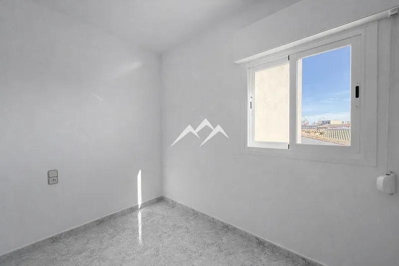 Long-term rental. Duplex penthouse with 2 terraces with partial sea and cathedral views — photo 3