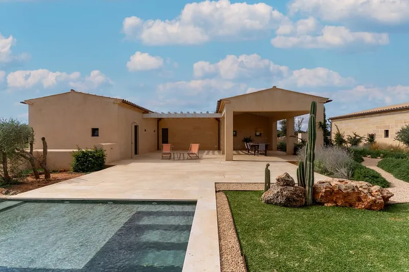 Stunning Mallorcan Finca with Pool House and Breathtaking Views in Campos — photo 5