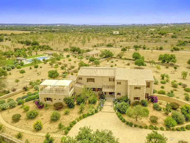 Magnificent property with large guest house on a hillside with fantastic views — photo 2