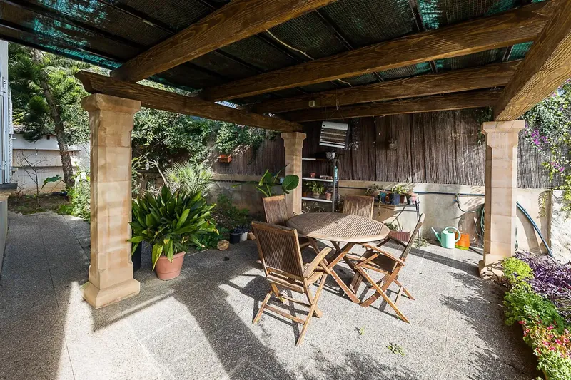 Ubicada en la prestigiosa zona residencial de La Bonanova, esta elegante villa disfruta de agradables vistas al mar y un entorno tranquilo y — photo 12