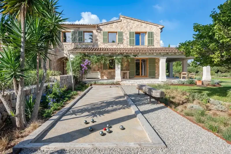 This outstanding property is located in an ideal location between Pollença and Alcúdia, just eight minutes by car from the charming old town — photo 5