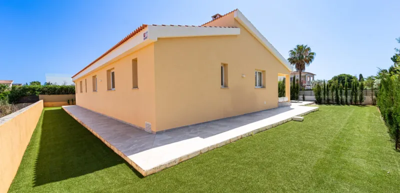 New build chalet 2025 on one floor with 3 suites and pool in Sa Rápita — photo 6