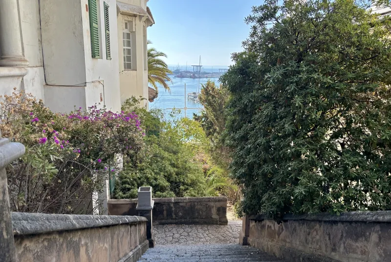 Señorial Villa in the Bay of Palma · A Unique Property — photo 9
