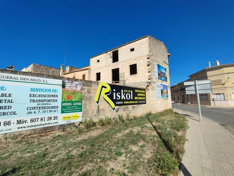 Buildable Urban Plot in the Center of Campos – Great Investment Opportunity — photo 1