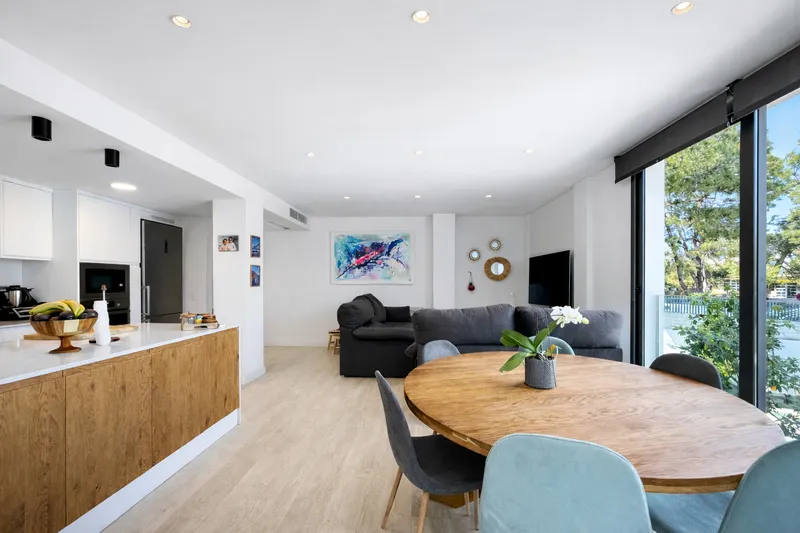 Beautiful apartment with large terrace in a well-maintained residential complex in Palmanova — photo 5