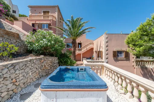 Cala Ratjada, sea views on all levels – frontline villa with guest apartment, terraces and pool in Cala Ratjada — photo 1