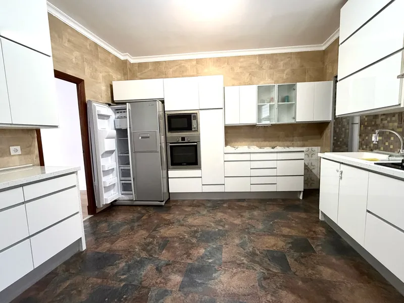 Large 6-bedroom apartment — photo 9