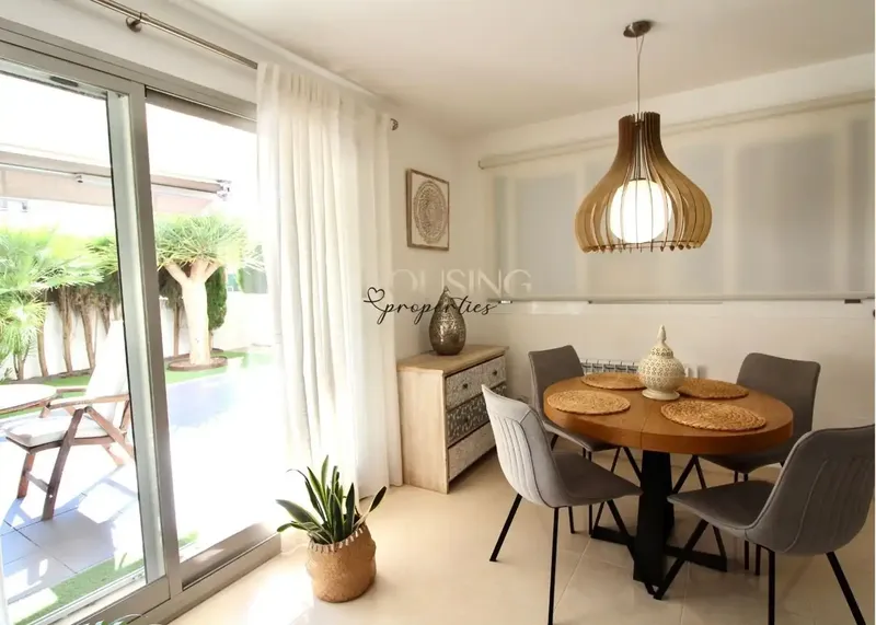 PLANTA BAJA CON TERRAZA Y JARDIN EN RESIDENCIAL CON PISCINAS — photo 9