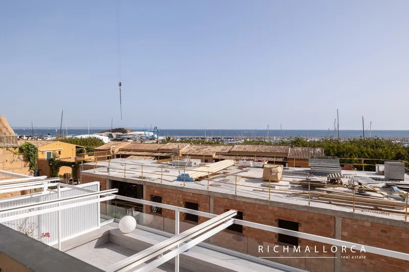 Beautiful nautical flat on the first line of a prestigious yacht club — photo 11