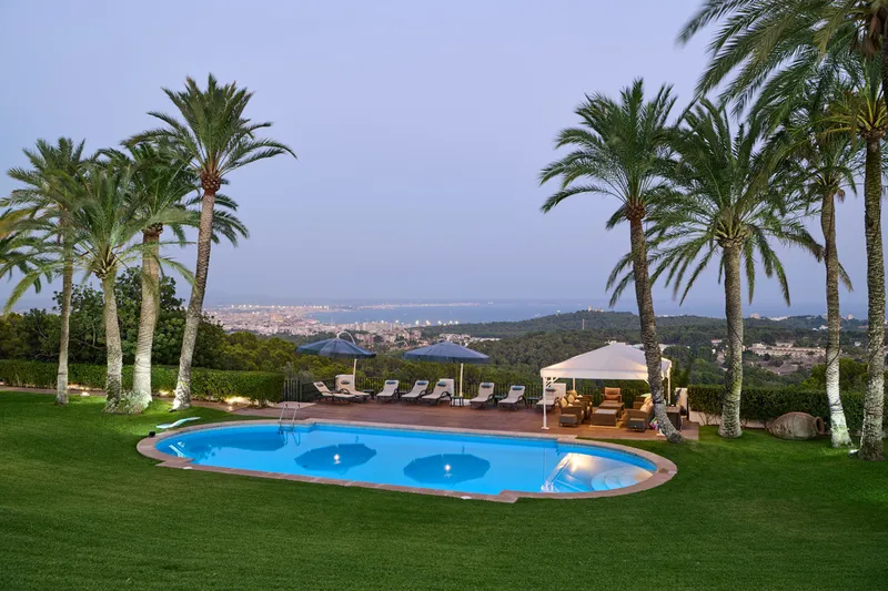 Impressive property with sea and city views and private tennis court - Marcel Remus Real Estate — photo 2
