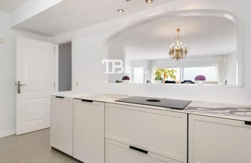 Taylor Building Real Estate presents this fantastic terraced house in Genova offering a quiet and residential atmosphere, a short — photo 12