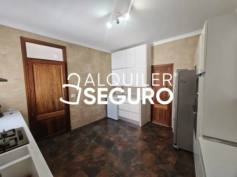 Fully renovated penthouse with a private 100 m² terrace — photo 10