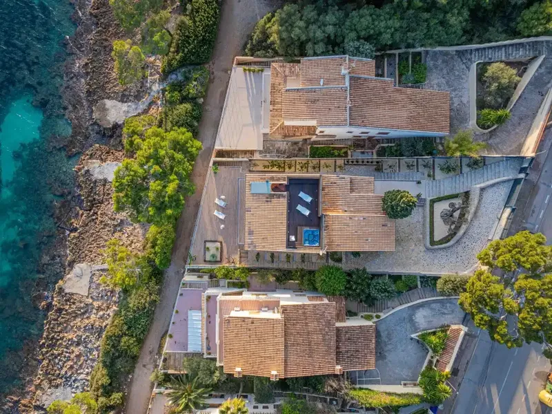 This impressive luxury villa for sale is located in the coveted municipality of Alcúdia - Alcanada in the north of Mallorca. On a plot — photo 5