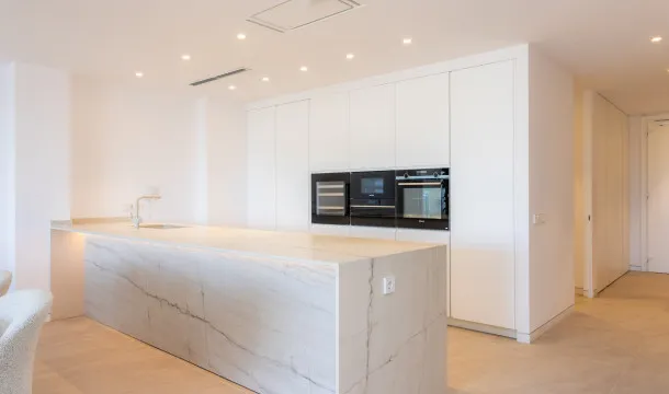 Modern apartment on the seafront promenade in Palma — photo 10