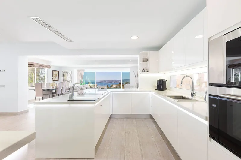 Modern villa with breathtaking views in a privileged location — photo 6