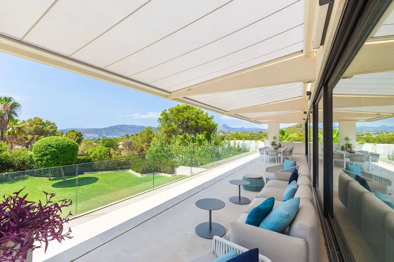Modern sea-view villa with separate guest area — photo 4