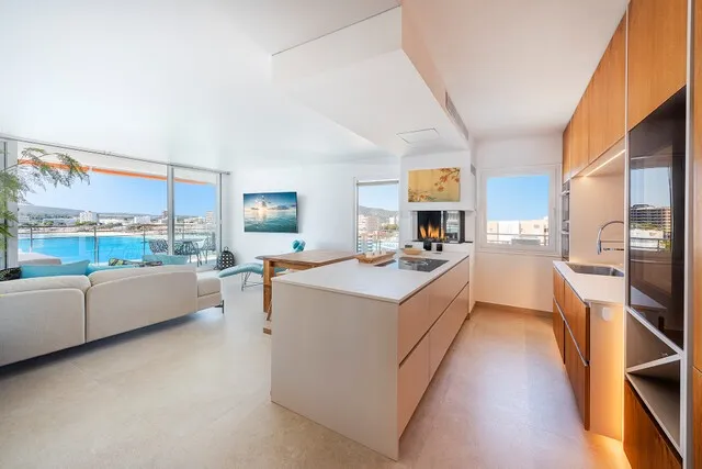 Sea front apartment for sale in Palmanova, Southwest Mallorca — photo 7