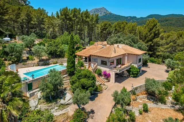 Country villa with tennis court for sale near Puigpunyent, West Mallorca — photo 1