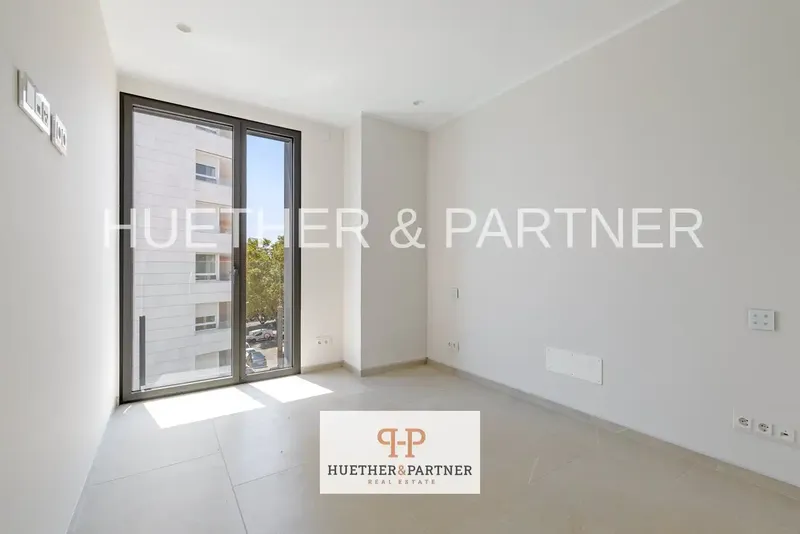 This exclusive newly built apartment is located in a privileged position on the Paseo Marítimo of Palma de Mallorca and impresses — photo 8