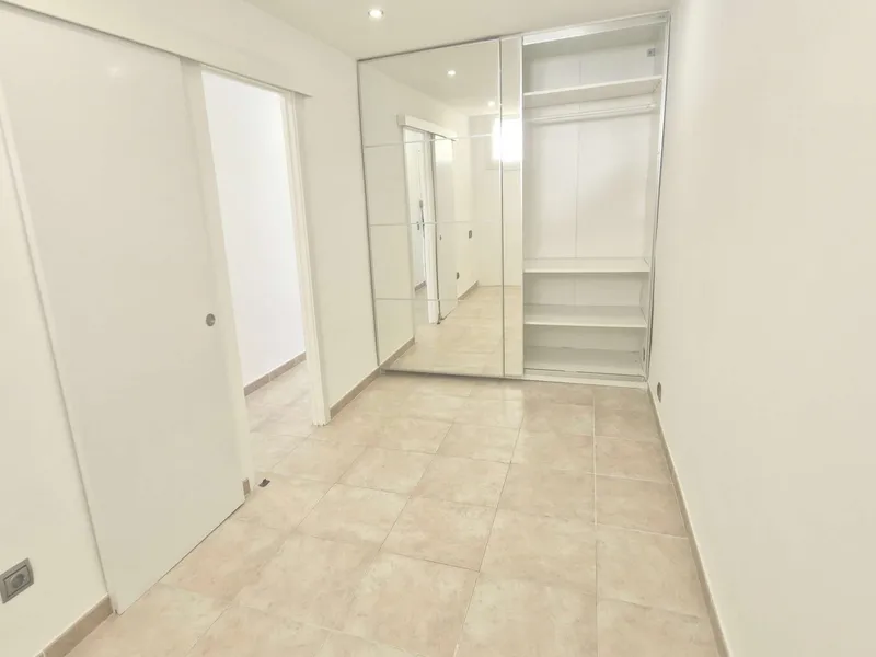 Seaview apartment with a terrace, second to the beach — photo 7