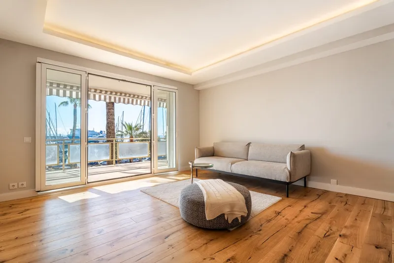 Modern sea view apartment in Paseo Maritimo — photo 3