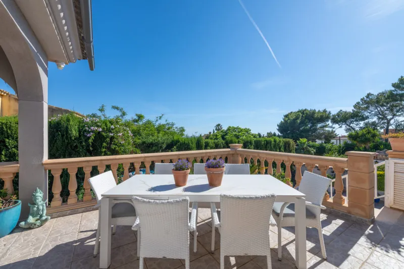 Exclusive villa with guest area, large saltwater pool and solar system — photo 12