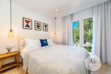 Live luxury effortlessly in this spectacular recently renovated apartment in the prestigious Club de Vela, Port Andratx — photo 9