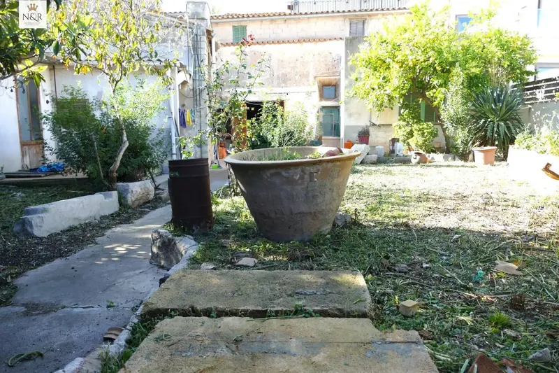 IKV[redacted]th-century manor house of 416 m² with a large garden of 154 m², on a plot of 447 m² in the center of Binissalem — photo 2