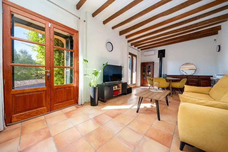 PINA – CALLE SINEU. Se vende acogedora casa de pueblo de dos plantas, situada en un entorno tranquilo y rodeado del carácter propio del inte — photo 7