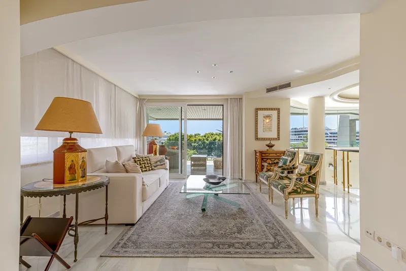 Apartment in Palma - Communal pool with harbor view — photo 4