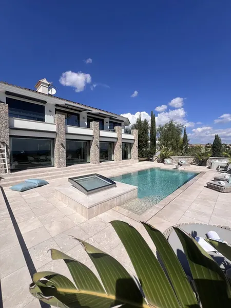 Prestigious Anchorage Hill Residence with Spa, Privacy, and Bay of Palma Views — photo 3