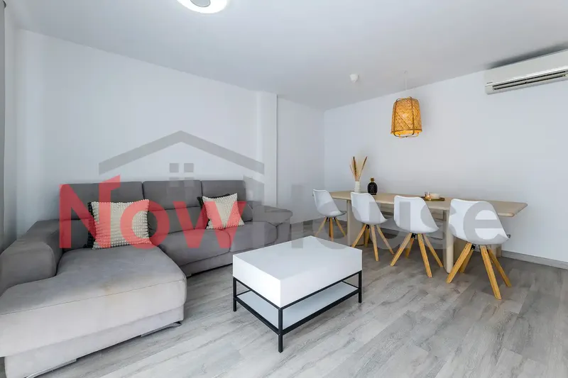 We present this exclusive and bright 85 m² apartment, with a 7 m² terrace, built in 2009 and located in a quiet and well-connected area — photo 3