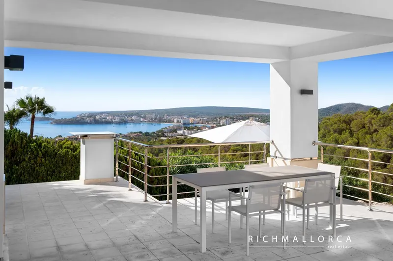 Contemporary villa with stunning sea views — photo 1