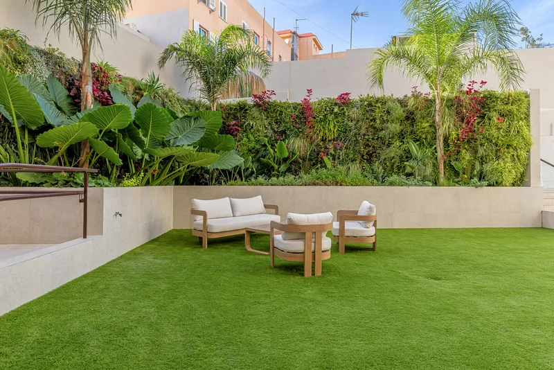 Apartment in Palma - Spacious living room with terrace — photo 10