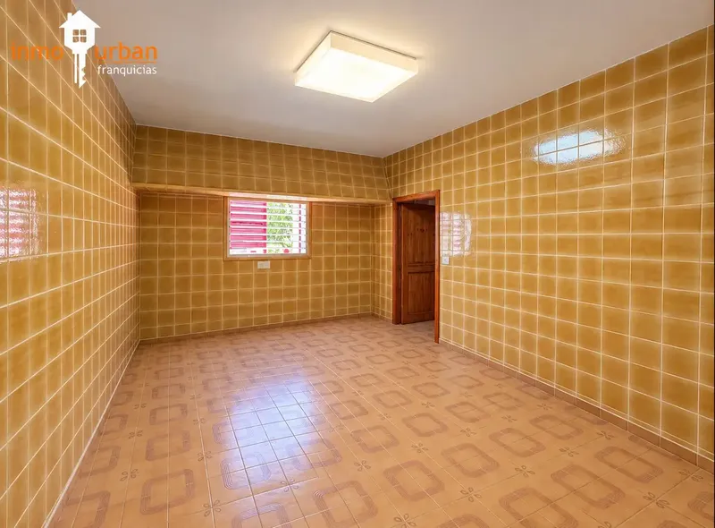 Presentamos esta exclusiva finca rústica con carácter y esencia mallorquina, situada en una tranquila zona de Establiments, a pocos minutos  — photo 12