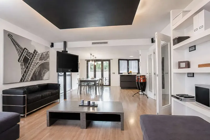 In a highly sought-after location in Can Pastilla, just steps from the sea, two identical semi-detached houses are for sale, each for €1,600,000, both — photo 5