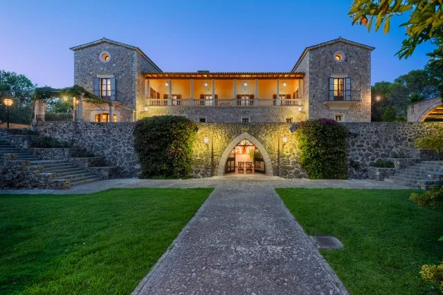 Magnificent country estate for sale on a huge plot in Puigpunyent, Mallorca — photo 4