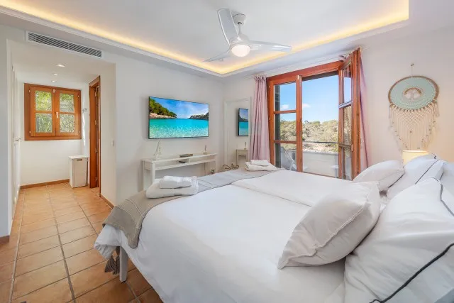 Frontline villa with holiday license for sale in Cala Pi, Mallorca — photo 12